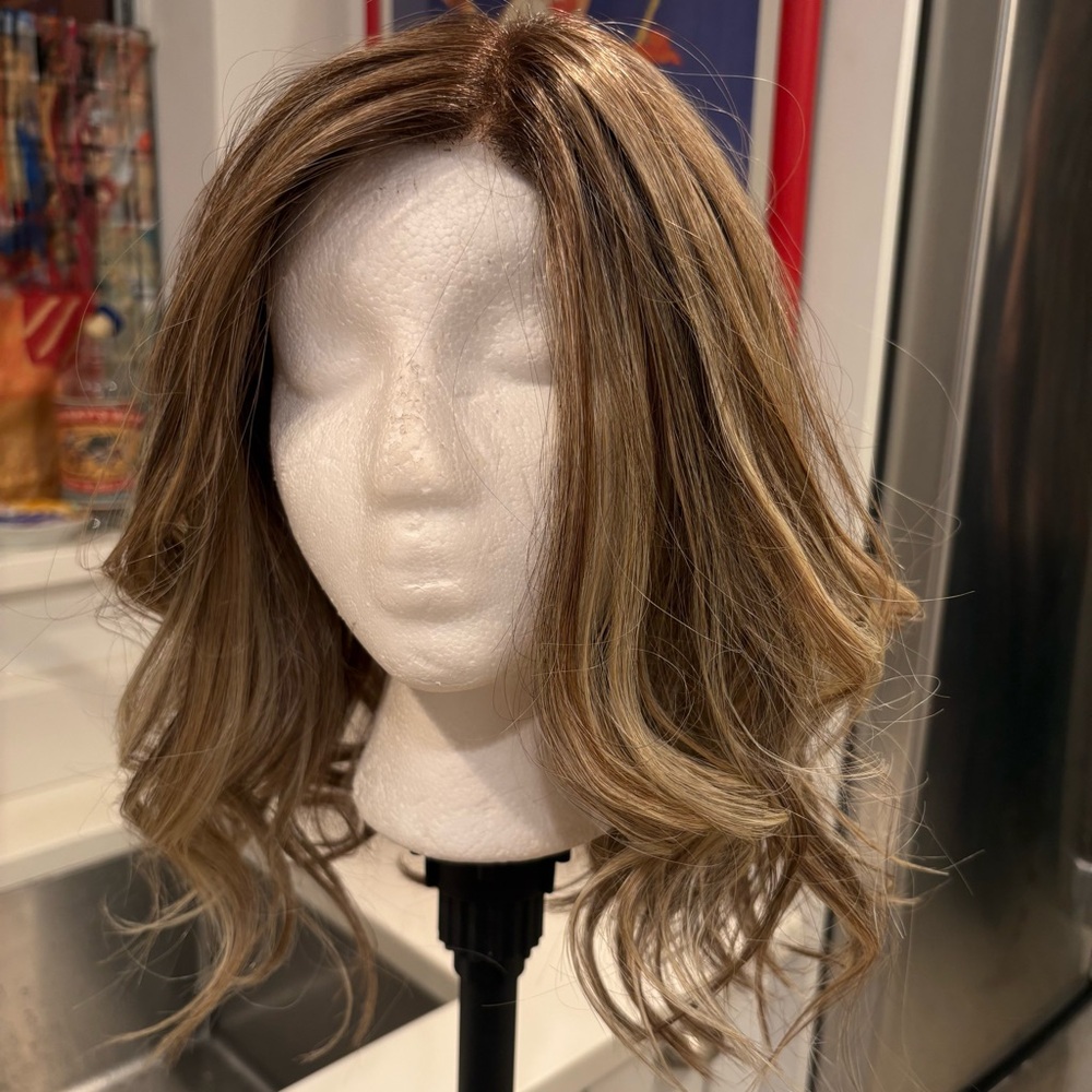 Raquel Welch Wavy Day Wig - Shaded Cappuccino - Picture 7 of 12